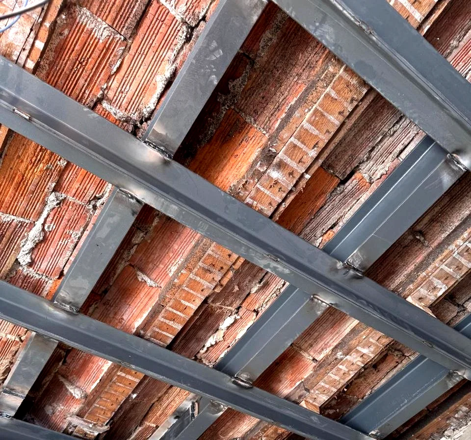 Reparación de vigas en cocina de obra en Erandio - Reformas ISAR Bizkaia